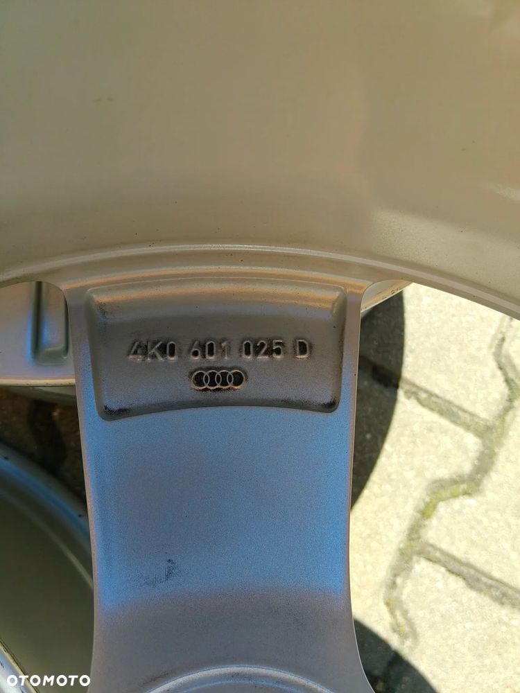 FELGA ALUMINIOWA 8Jx18H2 5x112 ET39/66,6 OE AUDI - 8