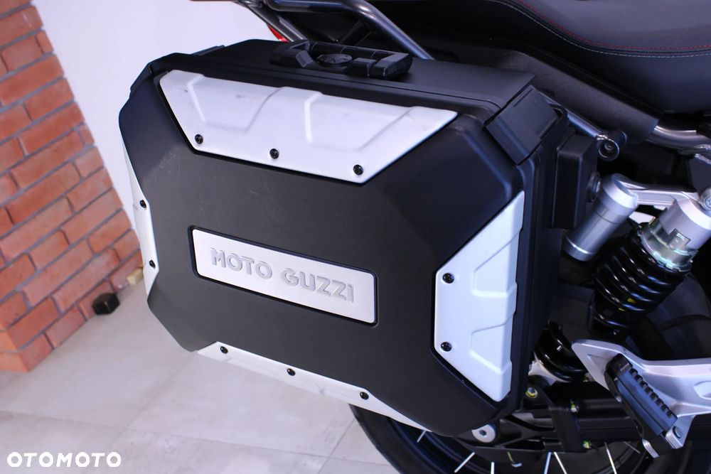 Moto Guzzi V85 - 23