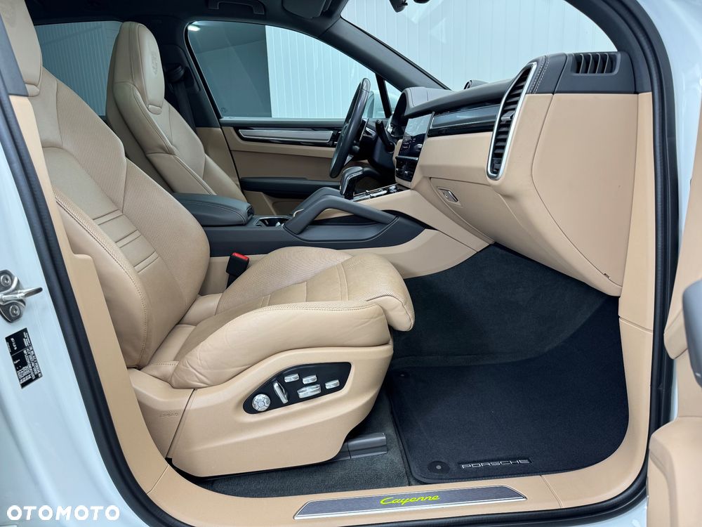 Porsche Cayenne - 31
