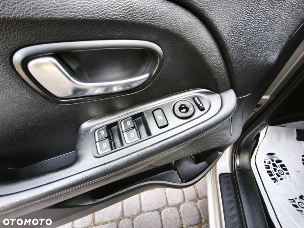 Kia Carens - 14