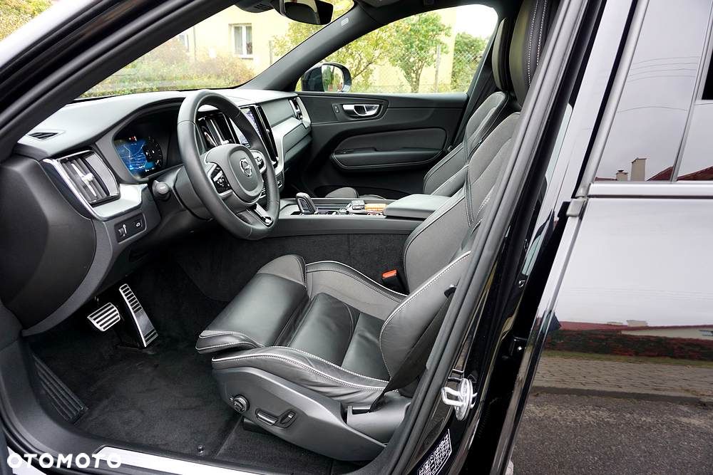 Volvo XC 60 B4 D Plus Dark - 22