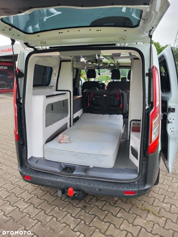 Ford Tourneo Custom - 12