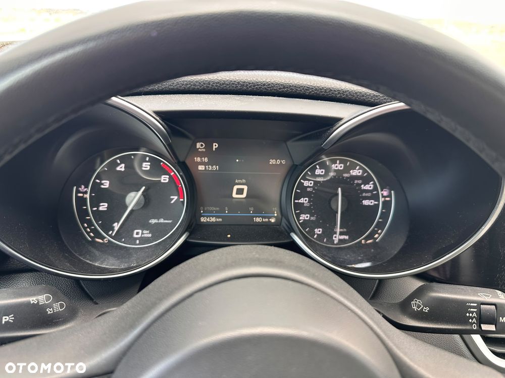 Alfa Romeo Giulia - 19