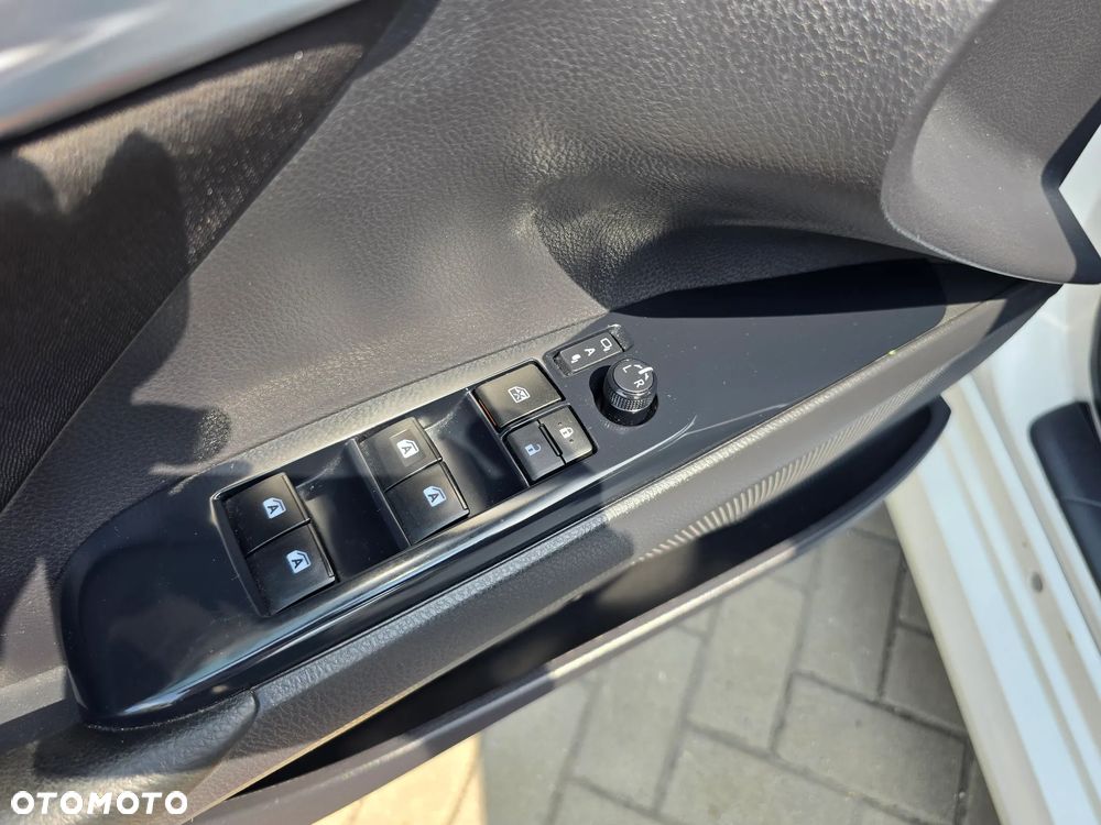 Toyota Camry - 23