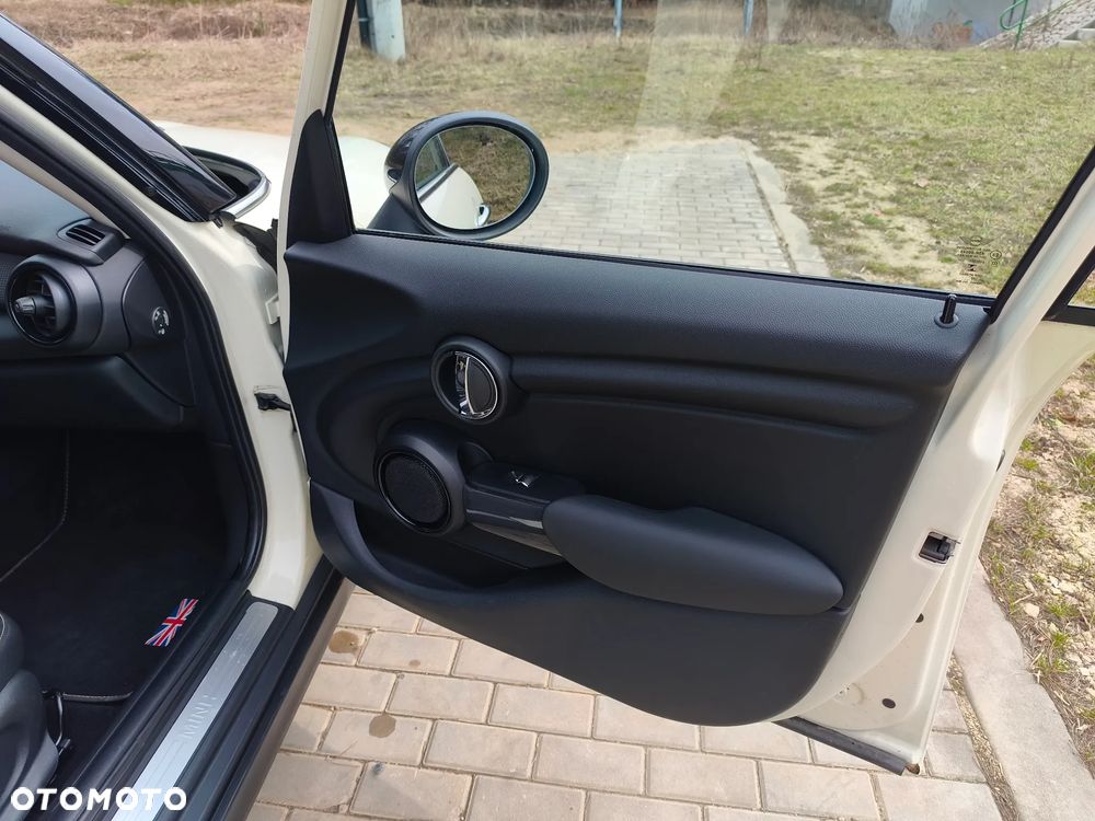 MINI Cooper Standard - 22