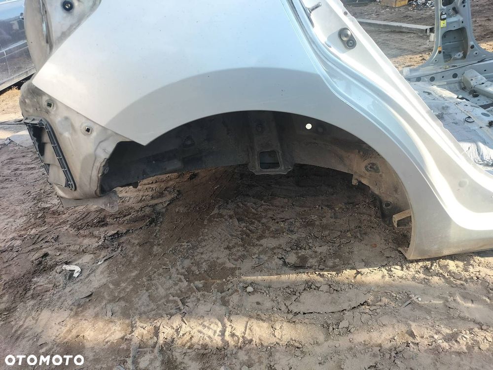 ĆWIARTKA BŁOTNIK PRAWY TYŁ TOYOTA AURIS I HB 5D 06-09 1C0 - 3