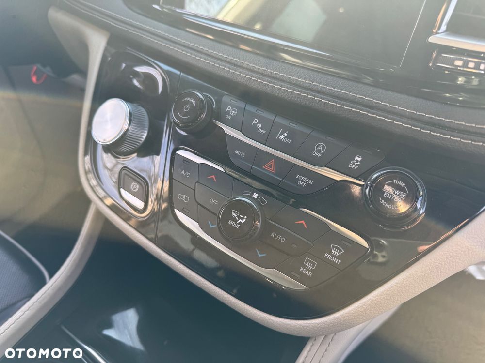 Chrysler Pacifica - 11