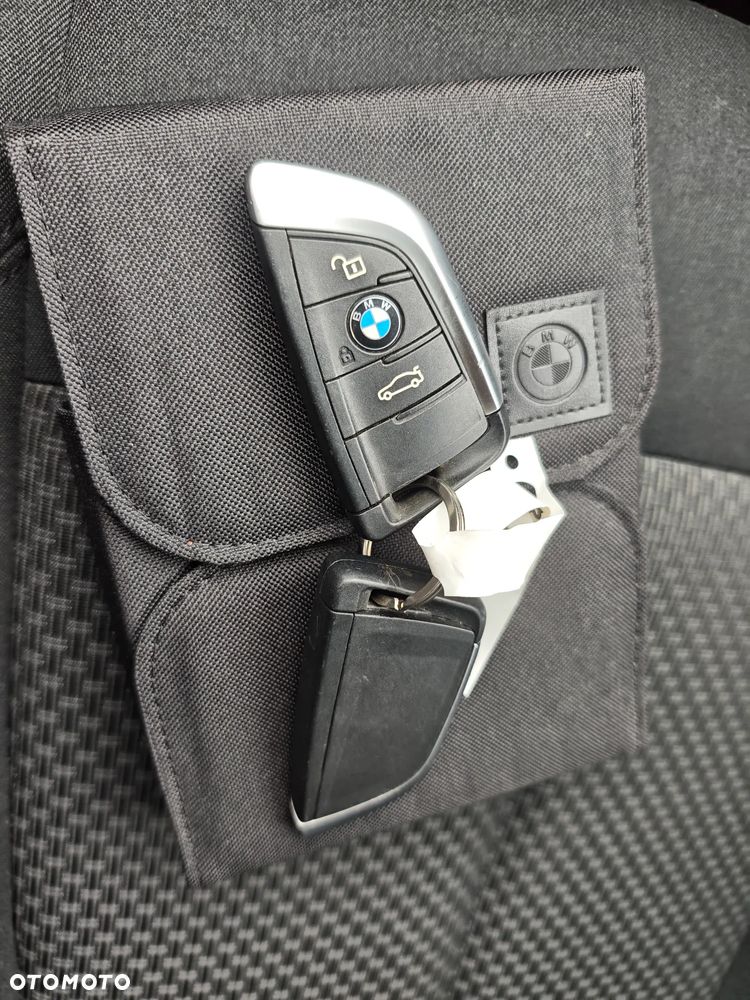 BMW X1 sDrive20i Advantage - 20