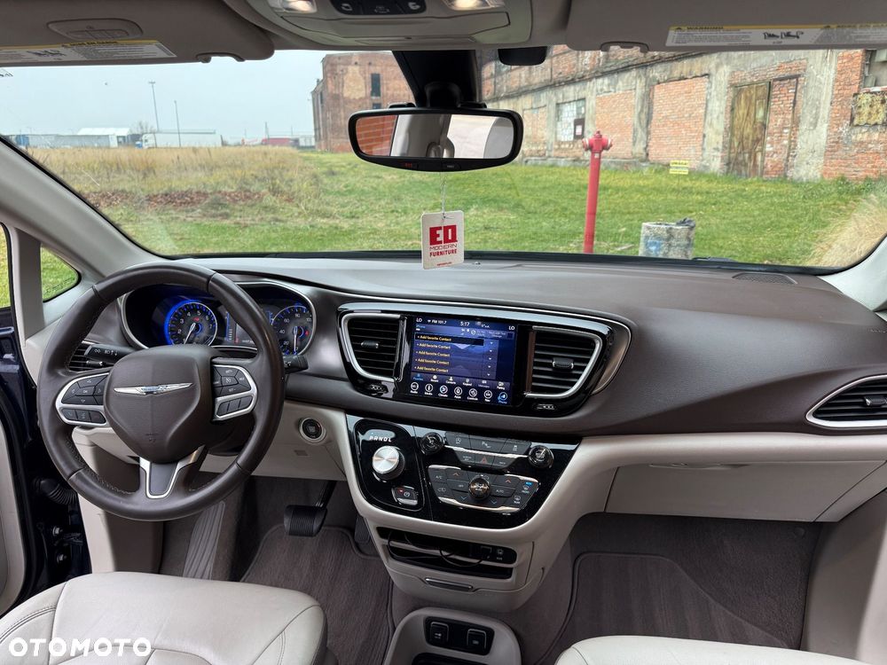 Chrysler Pacifica - 36