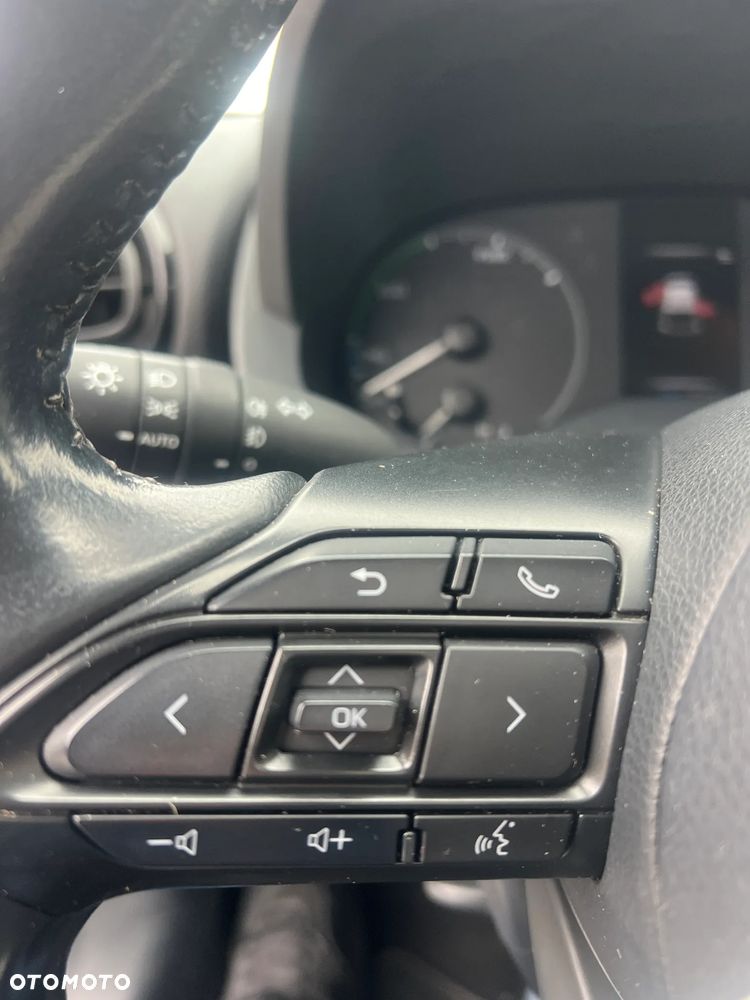 Toyota Yaris Hybrid 100 Premium - 11