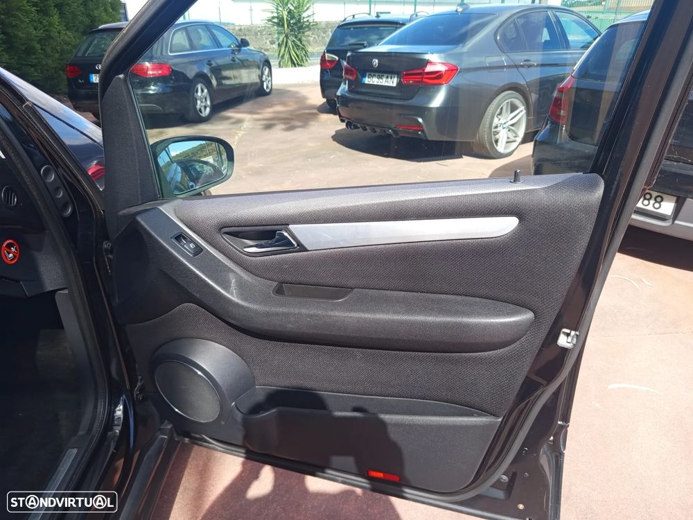 Mercedes-Benz B 180 CDI - 23