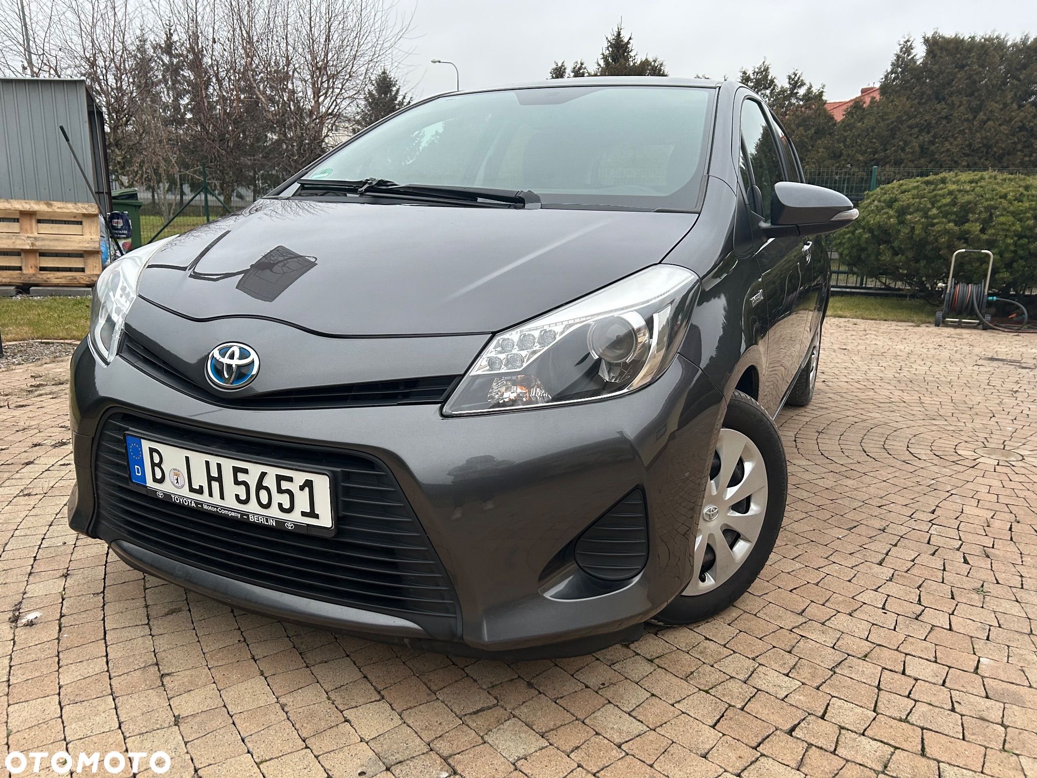 Toyota Yaris Hybrid 100 Active - 1