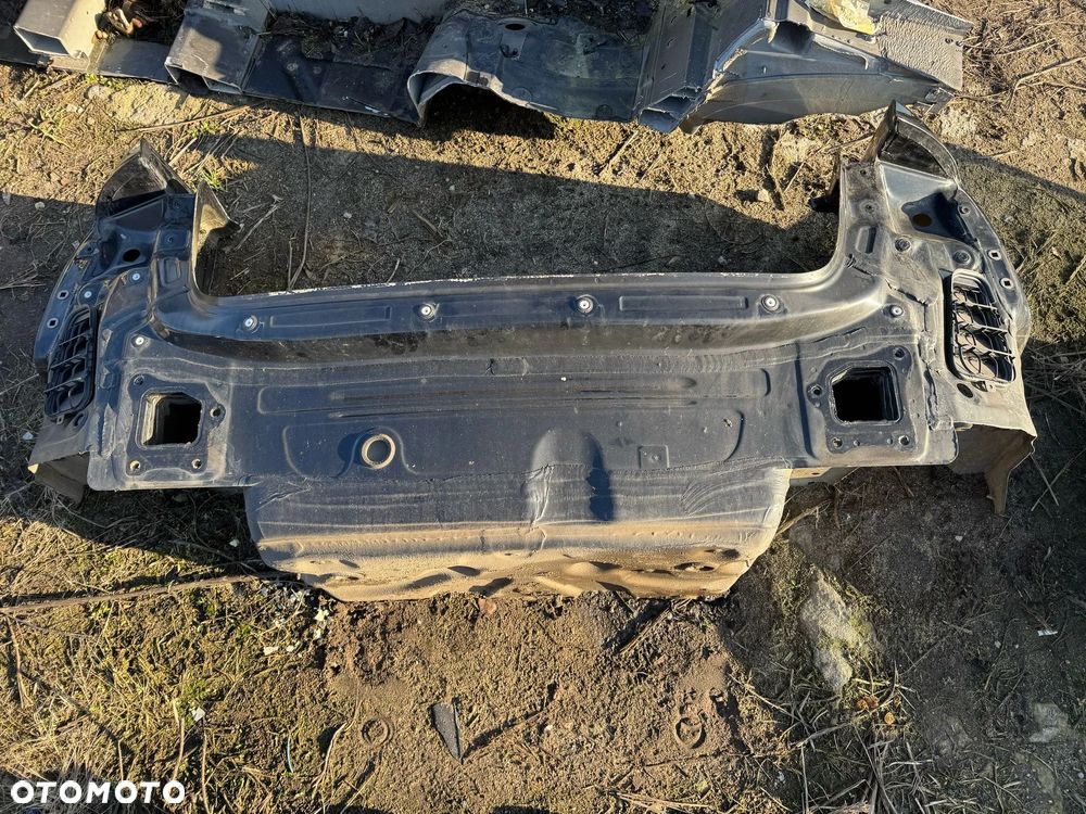 Audi A6 C7 pas dupa tył tylny wzmocnienie podłuznica SEDAN