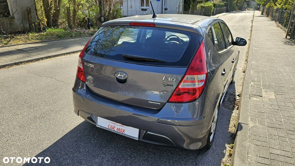 Hyundai i30 1.6 CRDi FIFA WM Edition - 9