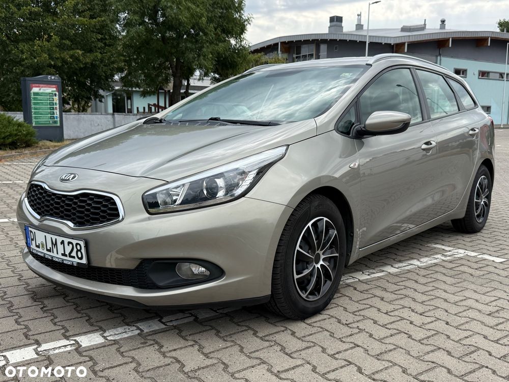 Kia Ceed 1.4 CVVT Dream Team Edition - 4