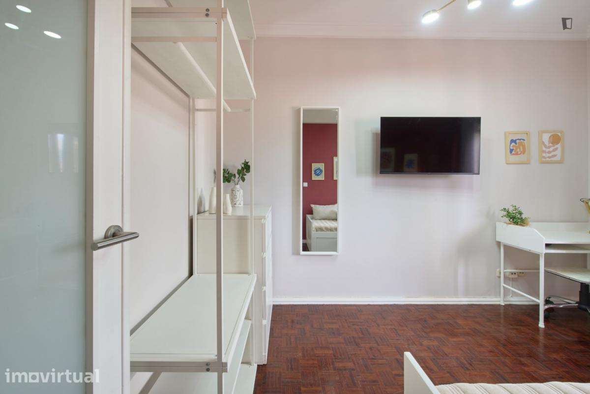 Quarto - localizado em Alameda Lisbon - Grande imagem: 2/24