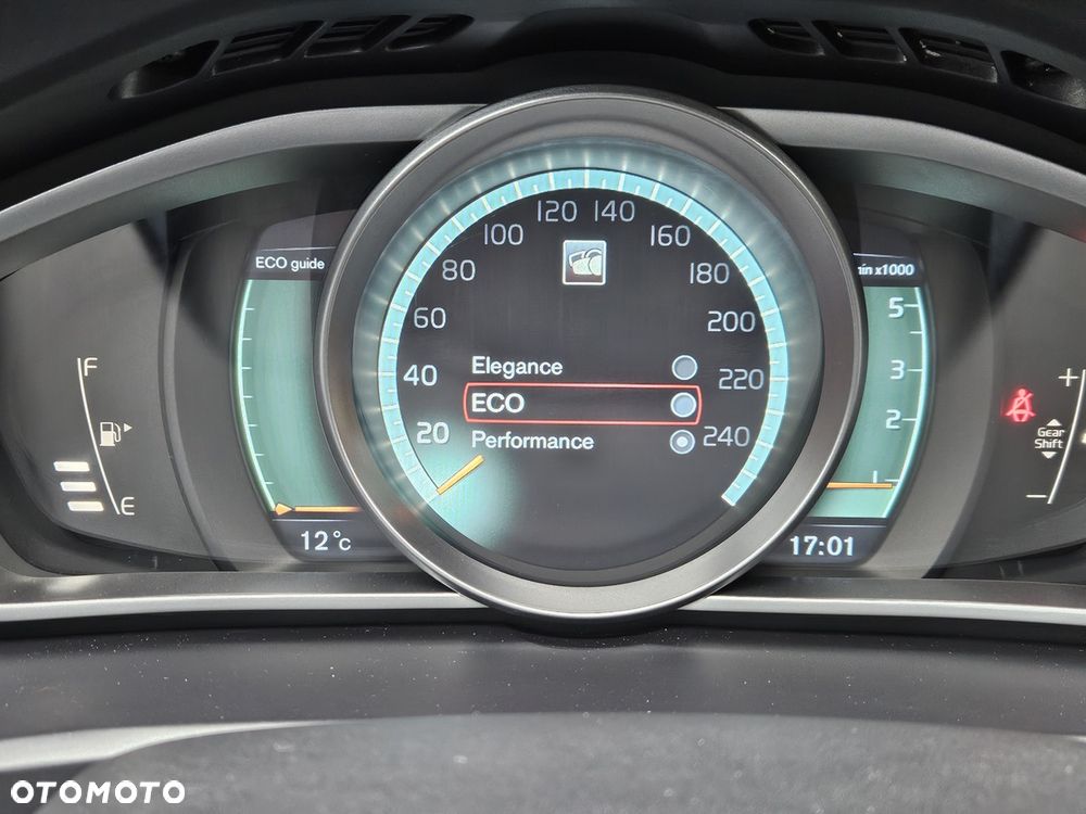 Volvo V40 D2 Momentum - 13