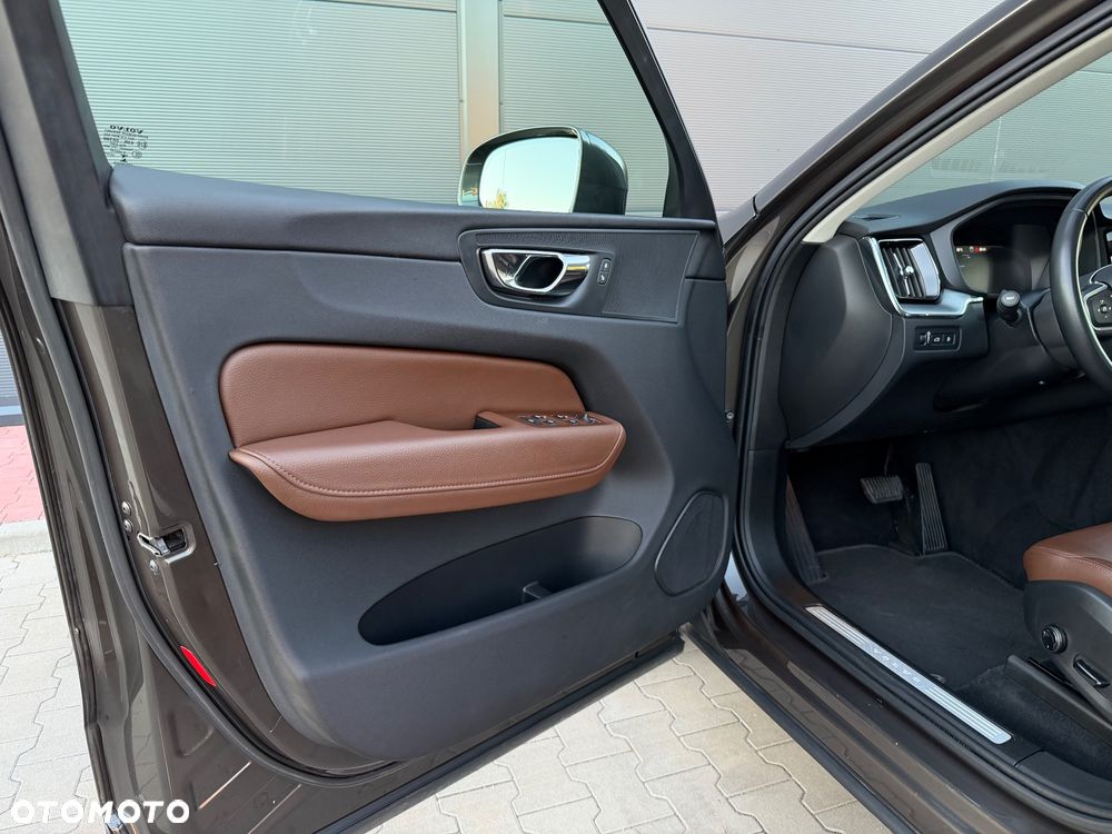 Volvo XC 60 T8 Twin Engine AWD Geartronic Momentum - 19