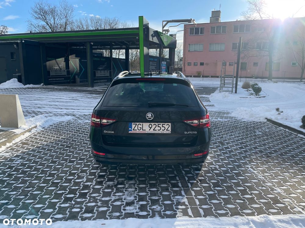 Skoda Superb ver-2-0-tdi-style-dsg - 4