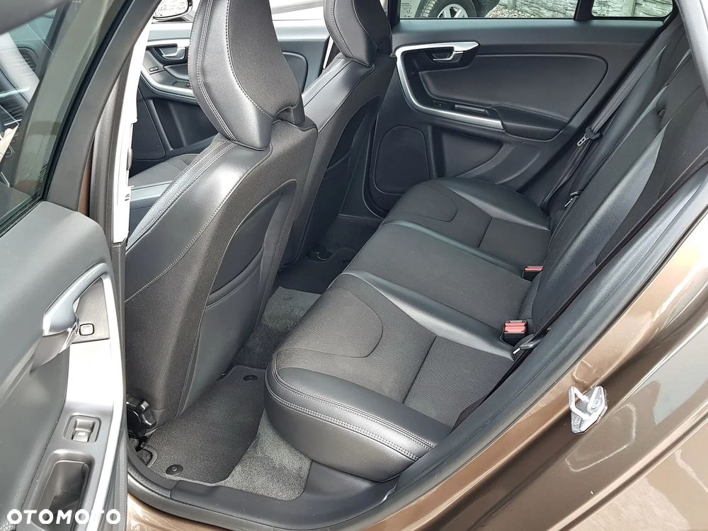 Volvo V60 Cross Country - 4