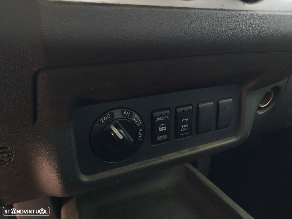 Nissan Navara 2.5 dCi KC SE - 8
