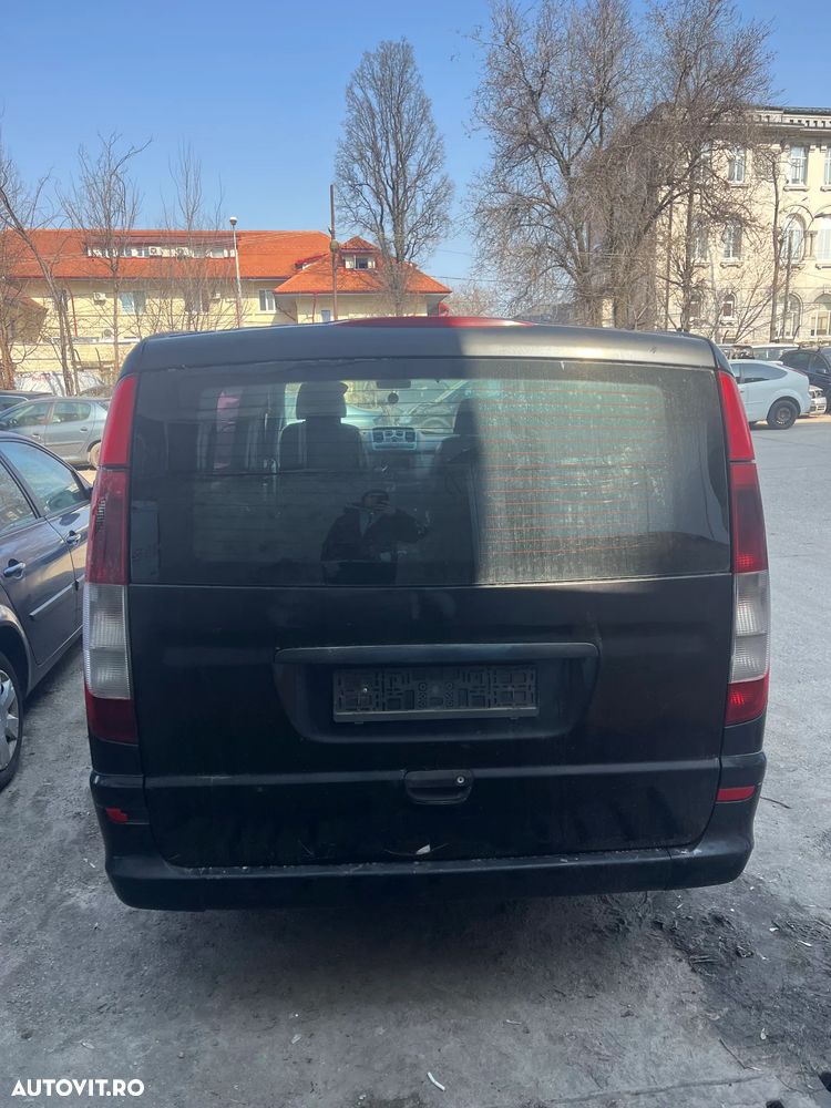 Dezmembrez Mercedes Benz Vito 2,2 CDI 2006 negru - 10
