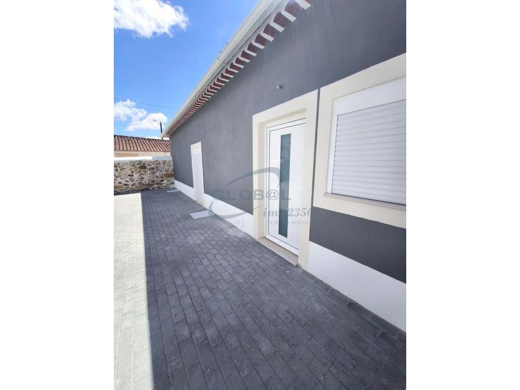 Moradia T3 nova a 2 km do acesso A1( Lisboa, Porto) - Grande imagem: 5/13