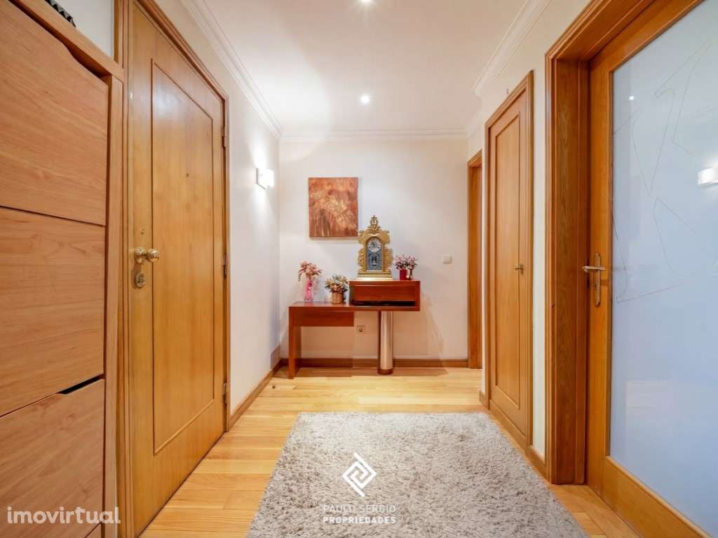 Apartamento T2 situado numa localização privilegiada na Avenida da ... - Grande imagem: 2/22