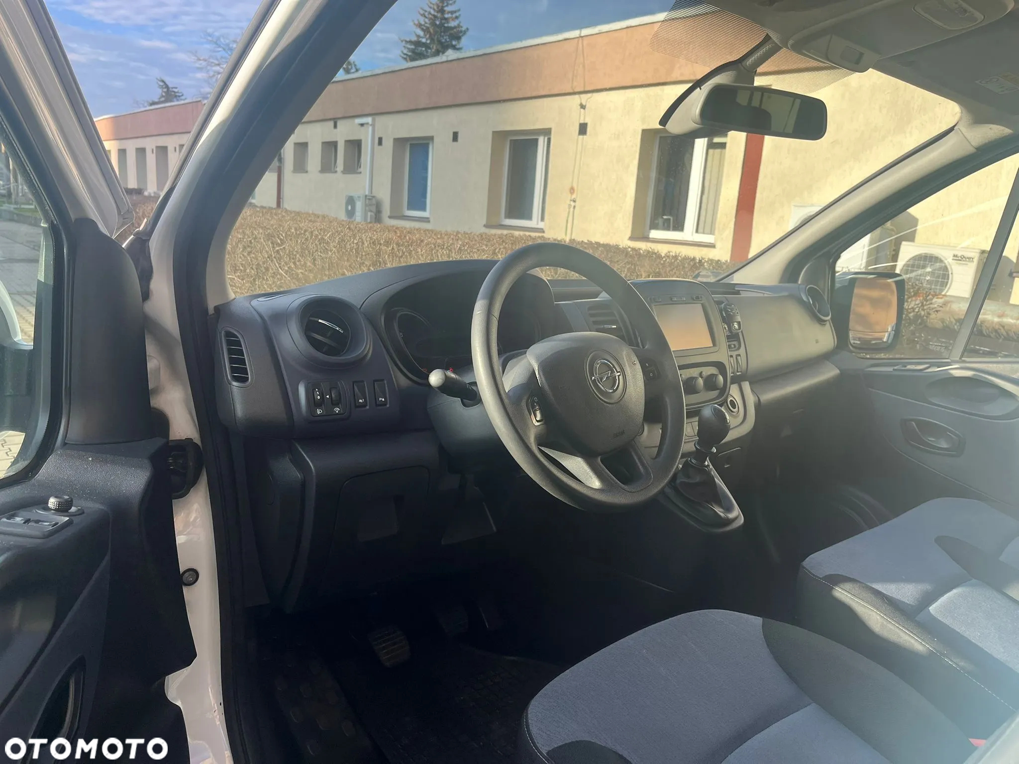 Opel Vivaro - 8
