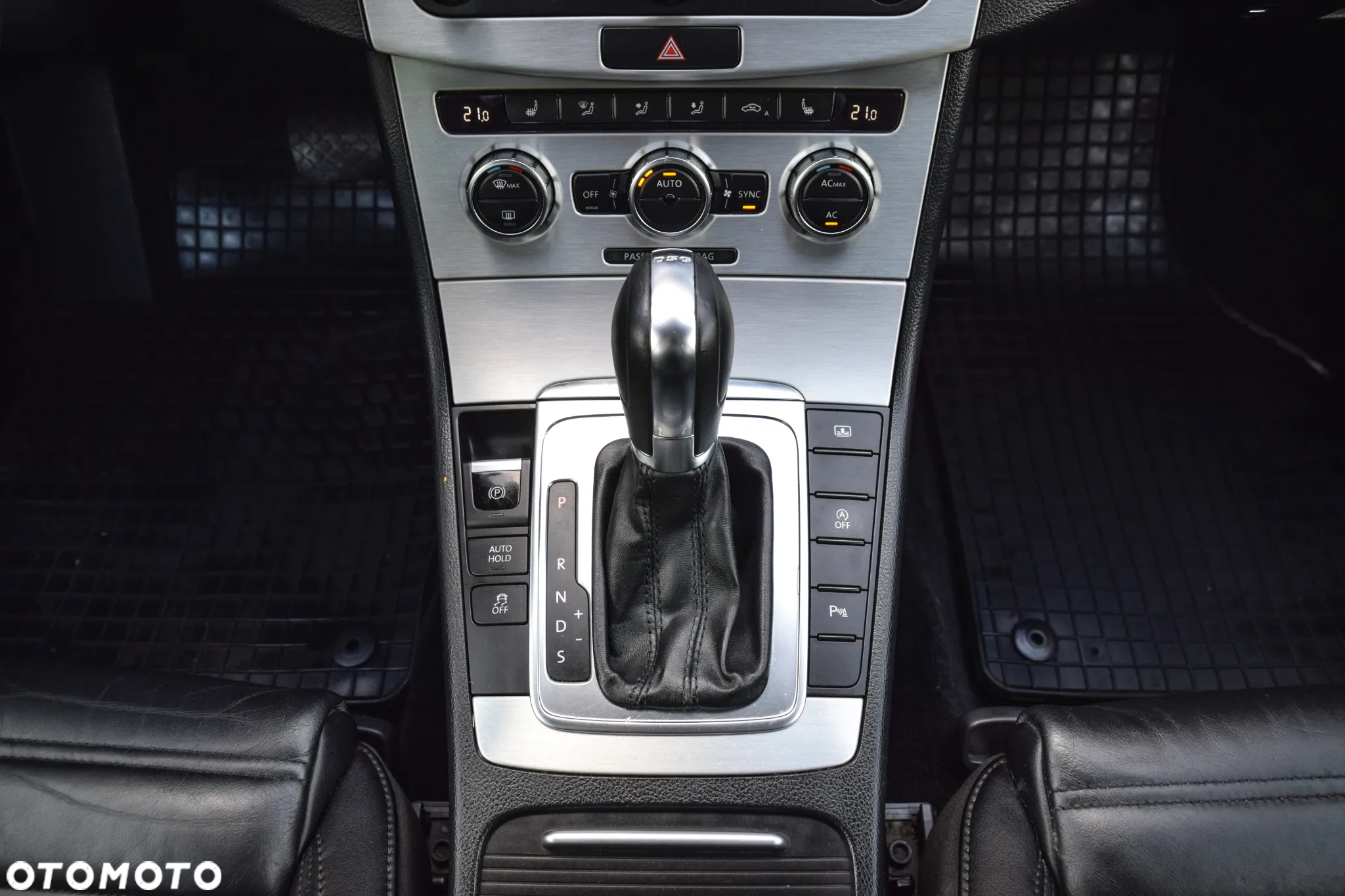 Volkswagen Passat 2.0 TDI Highline DSG - 32