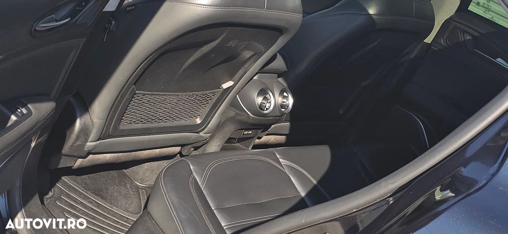 Alfa Romeo Stelvio - 8