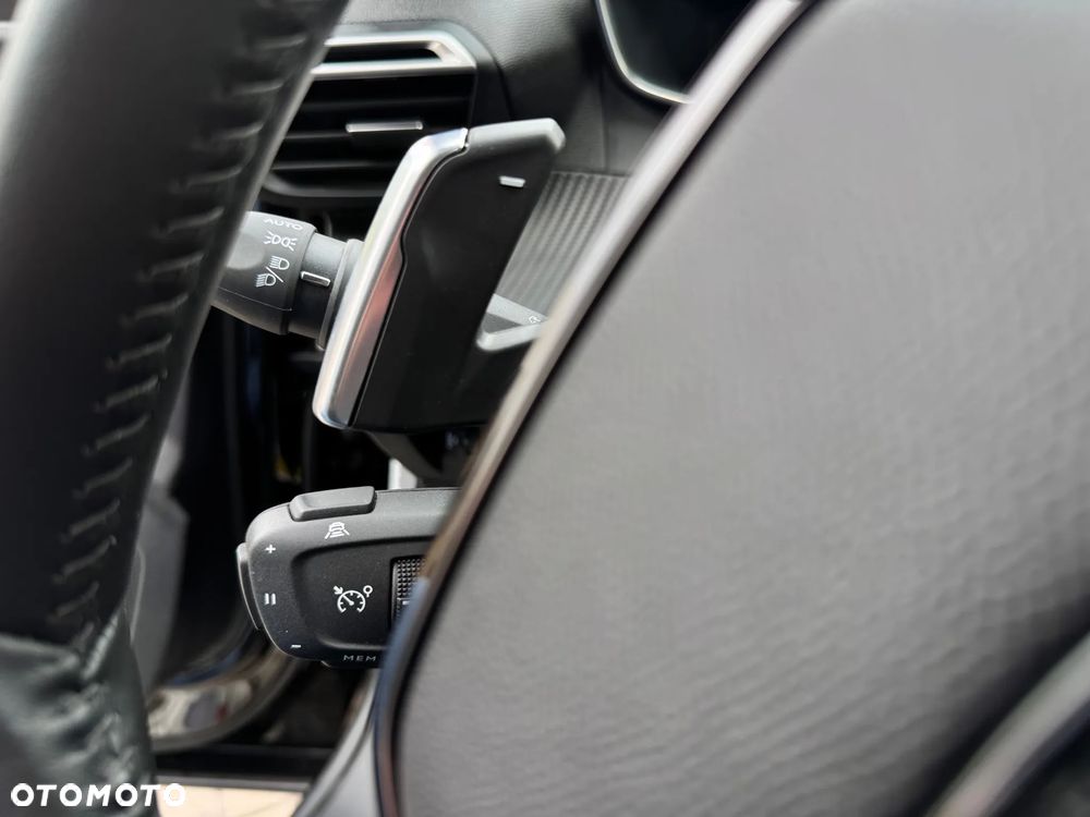 Peugeot 2008 PureTech 130 Allure S&S EAT8 - 17