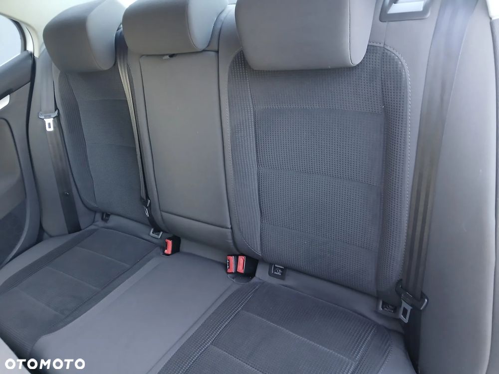 Volkswagen Jetta 1.9 TDI Comfortline - 26