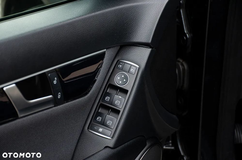 Mercedes-Benz Klasa C 180 Kompressor Automatik Avantgarde - 39