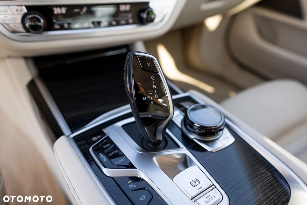 BMW Seria 7 750d xDrive sport - 31
