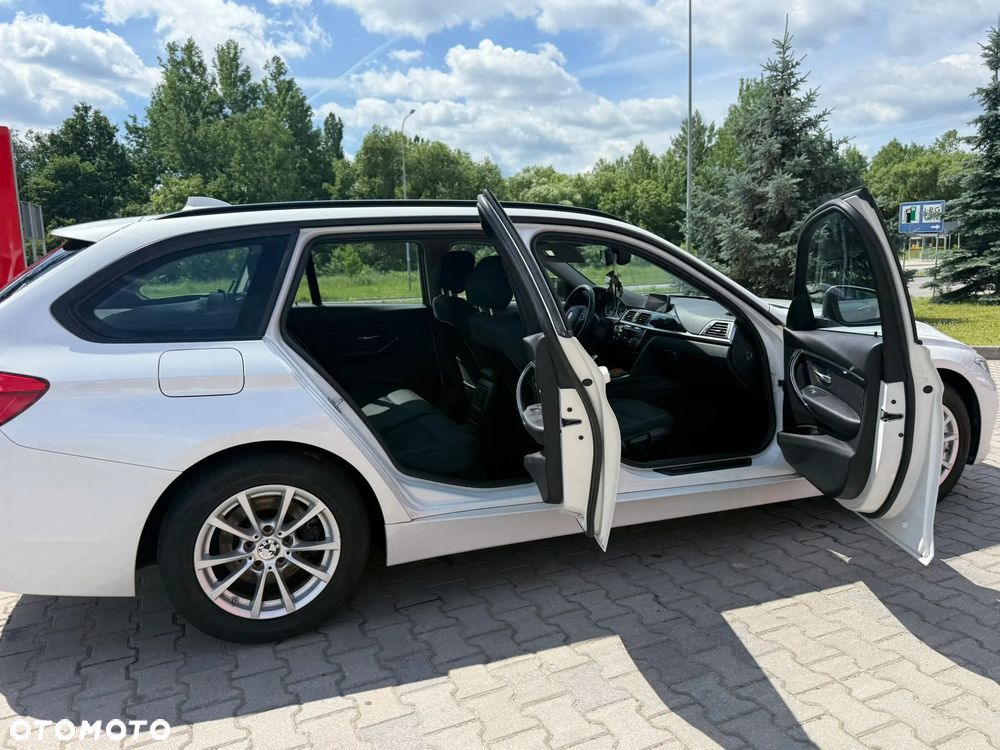 BMW Seria 3 318d M Sport Shadow - 34