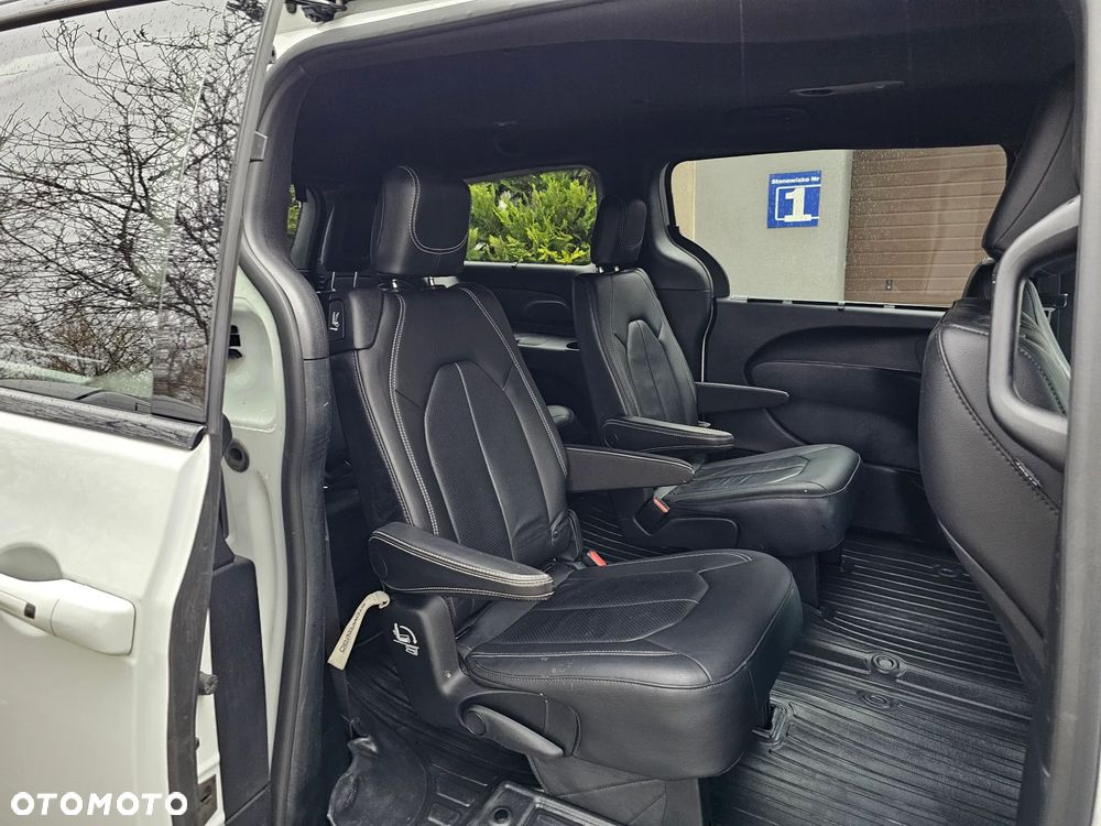 Chrysler Pacifica - 18