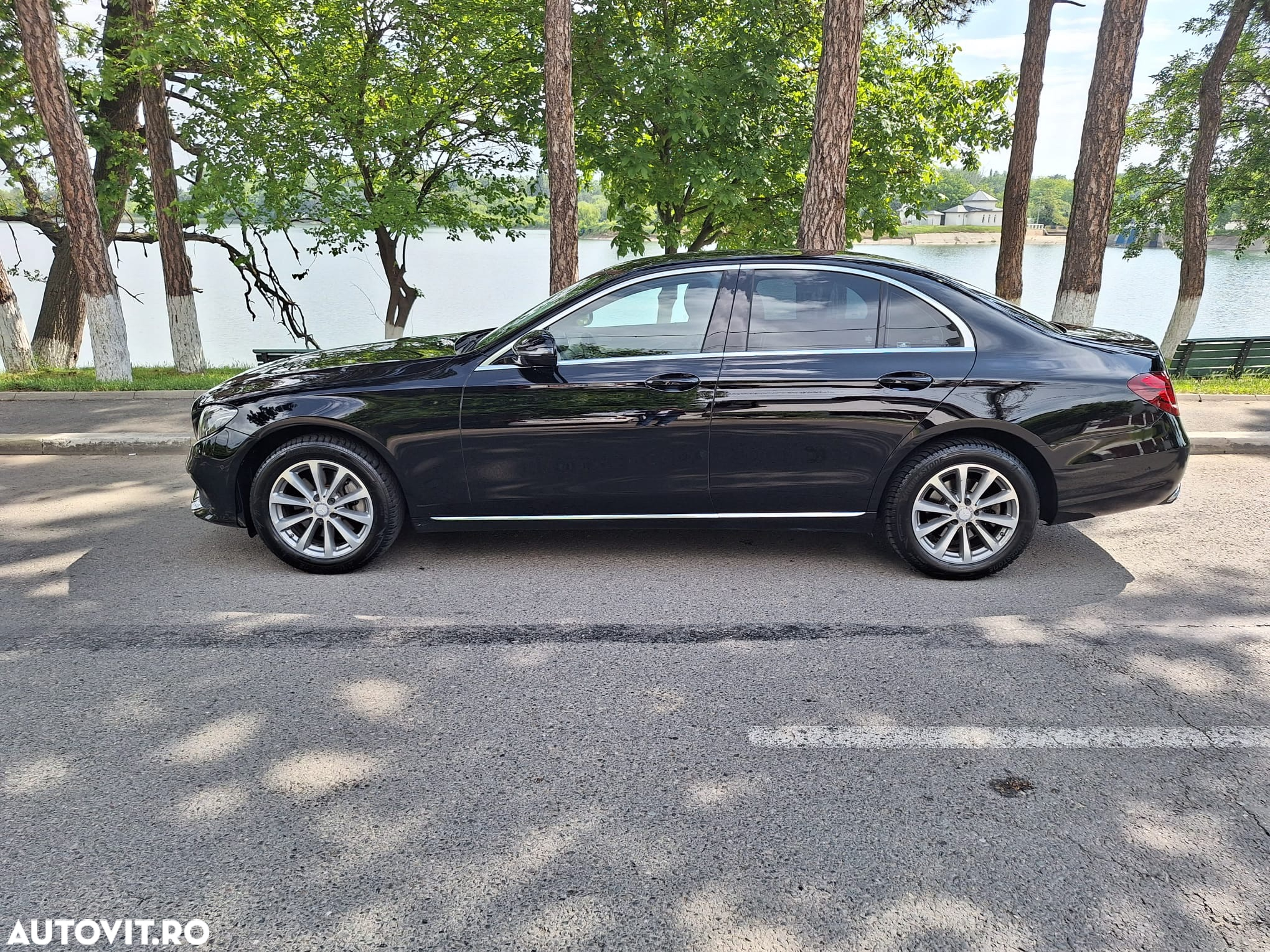 Mercedes-Benz E 220 d 4MATIC Aut. - 4