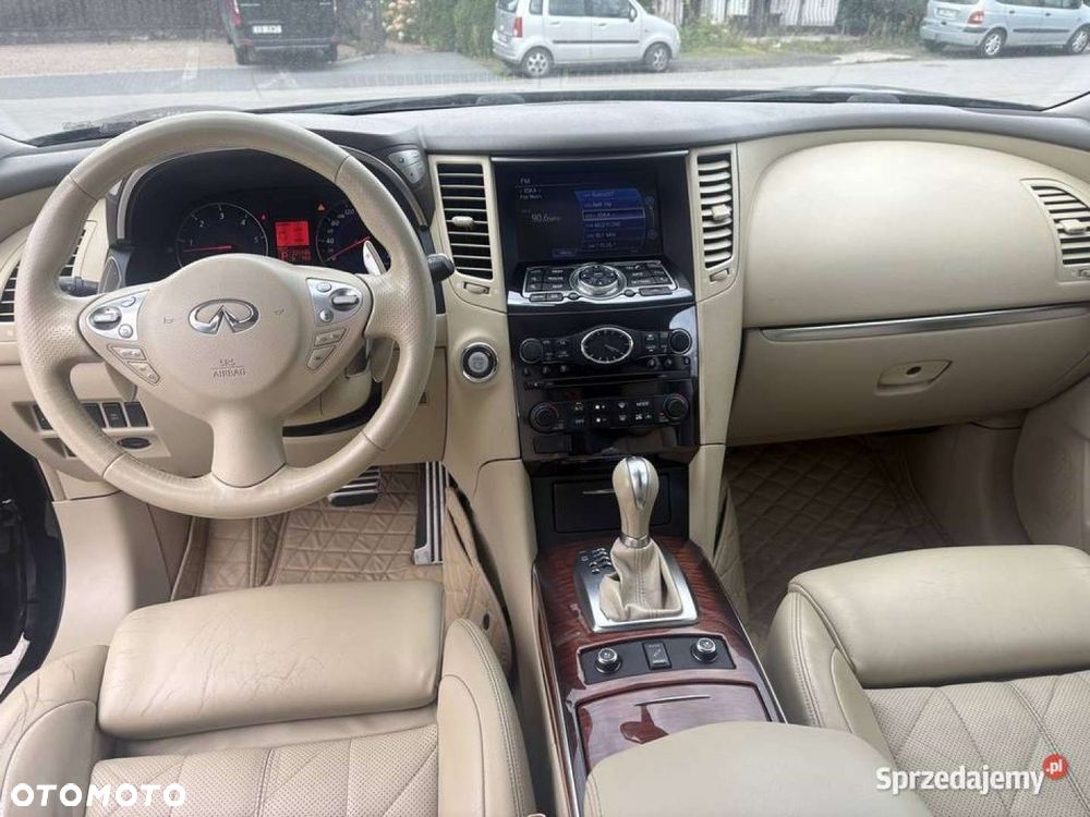 Infiniti FX - 12