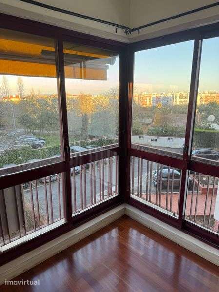 T1  em Oeiras, Condomínio Fechado, Lareira, Garagem, Piscina, Ginásio - Grande imagem: 3/7