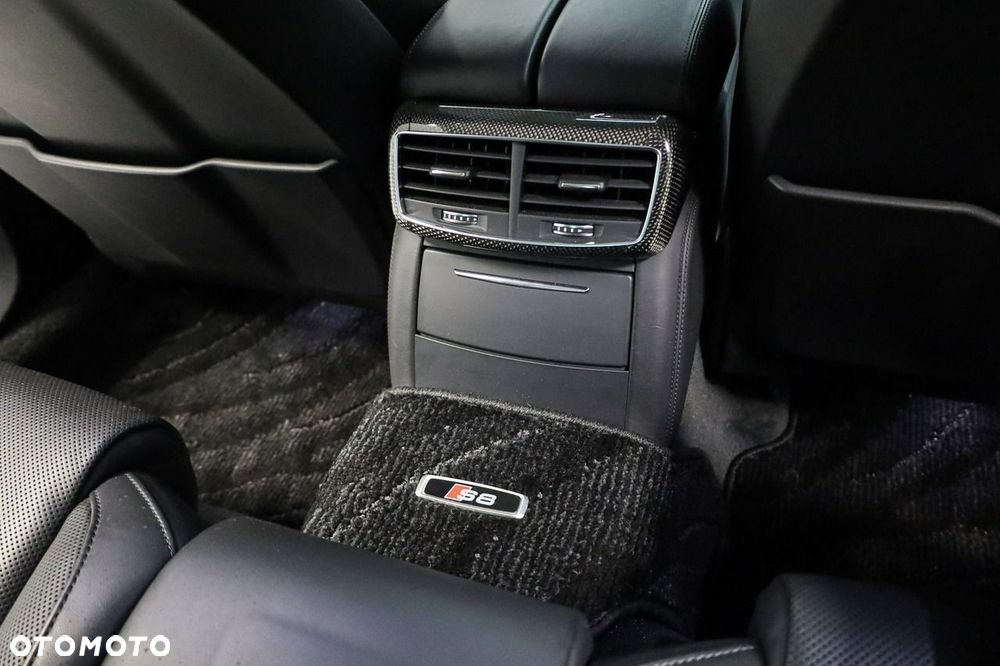 Audi S8 - 29