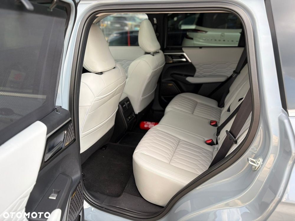 Mitsubishi Outlander - 26