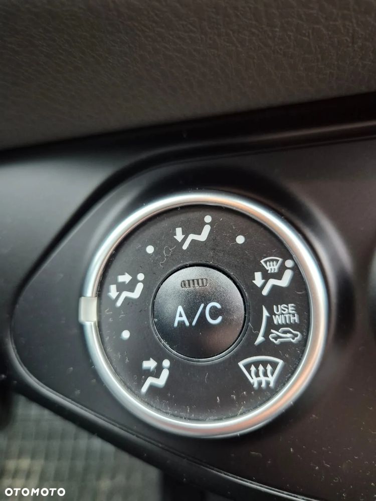 Toyota Yaris 1.5 Premium - 23