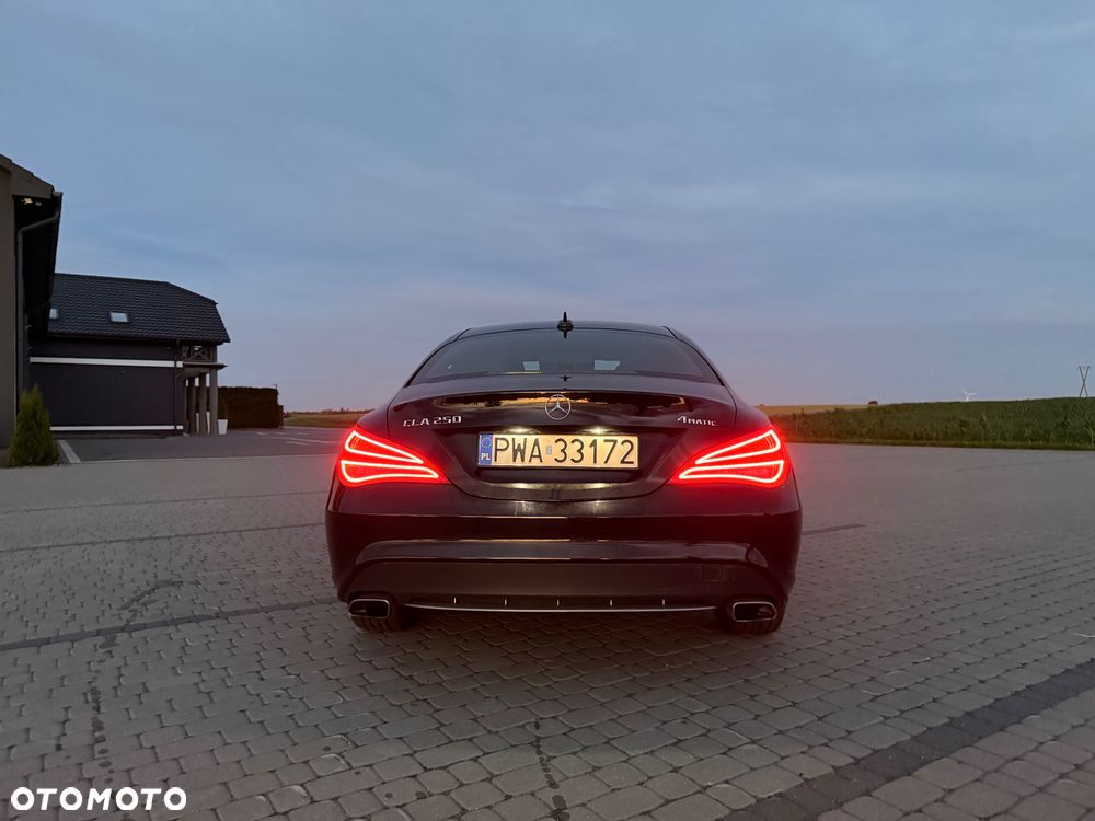 Mercedes-Benz CLA 250 4Matic 7G-DCT Urban - 29