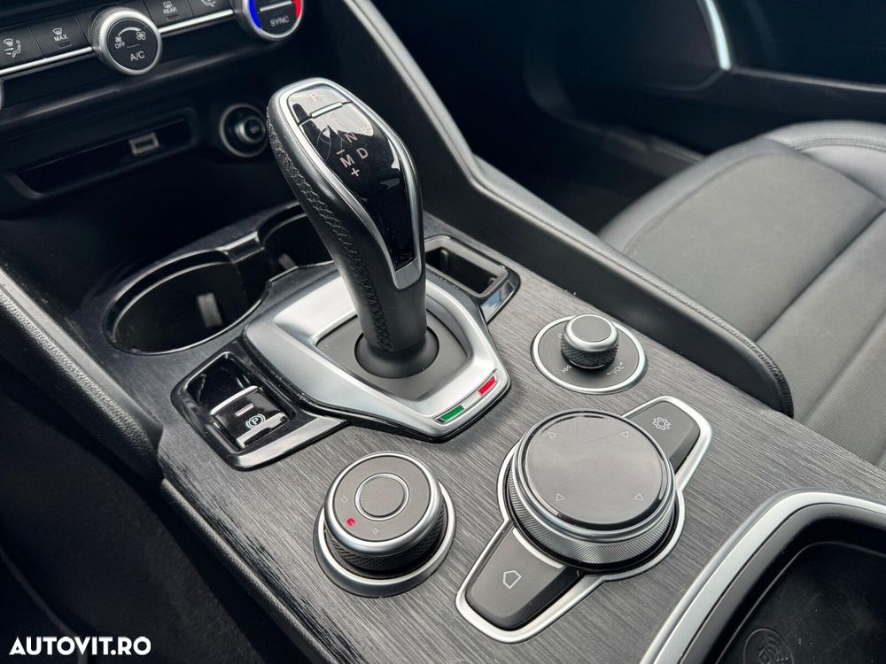 Alfa Romeo Giulia - 12