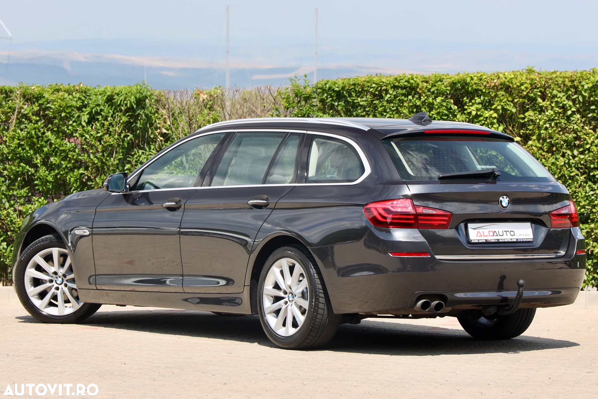 BMW Seria 5 520i Touring Aut. Luxury Line - 4