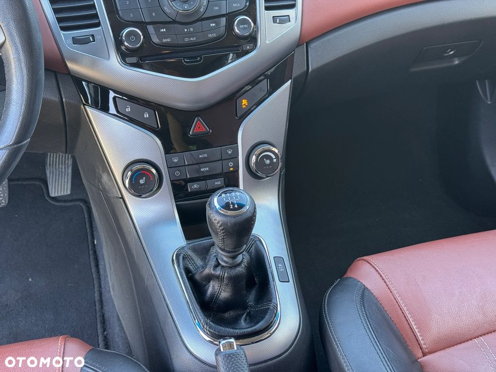 Chevrolet Cruze 1.8 LTZ+ - 11