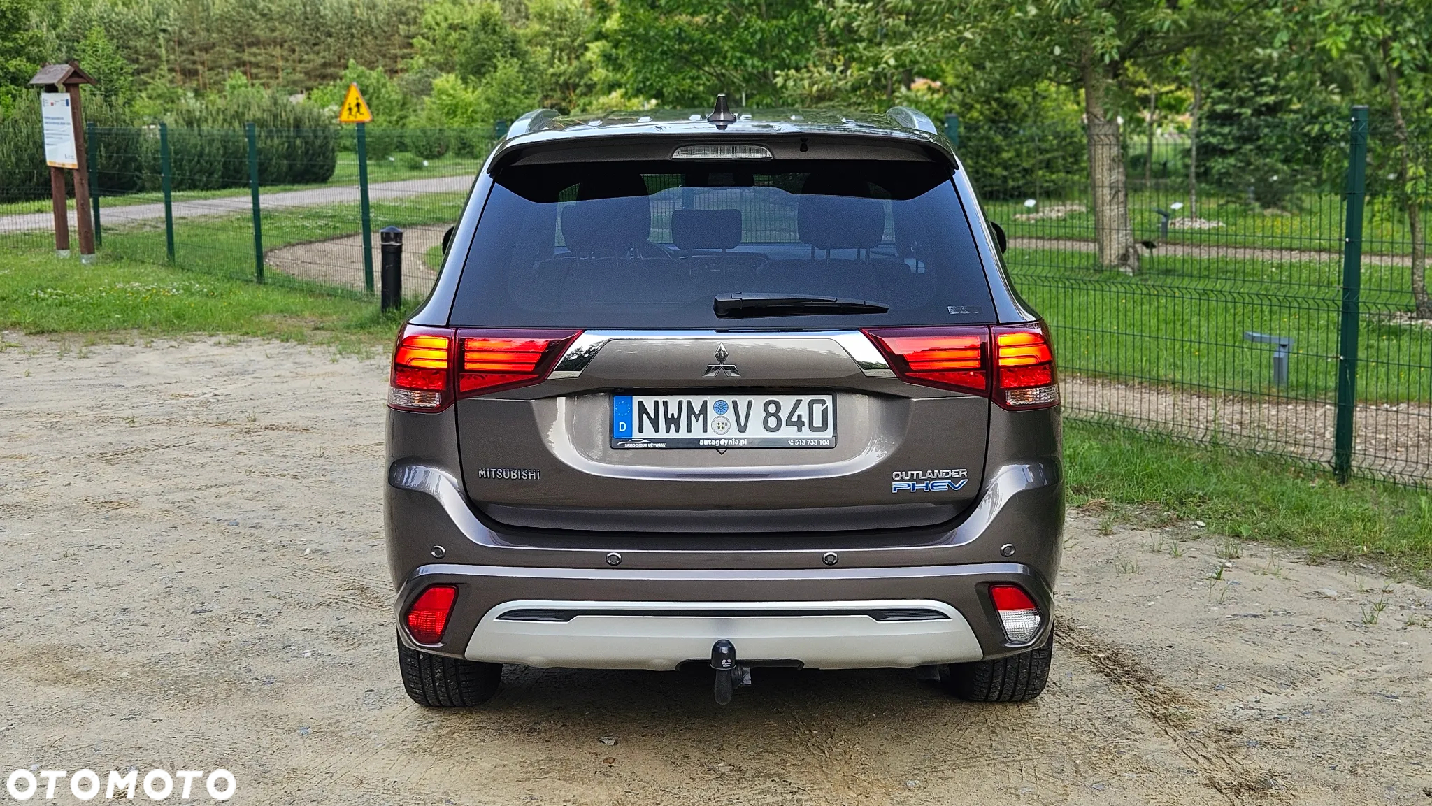 Mitsubishi Outlander PHEV Intense + - 10