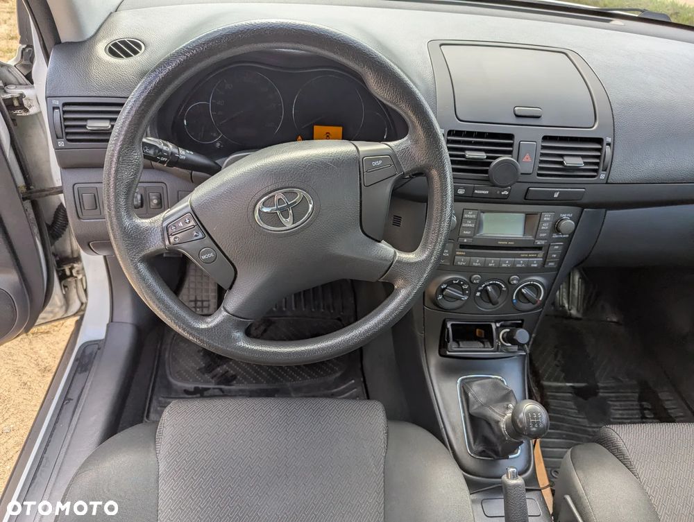 Toyota Avensis 1.8 VVT-i Terra - 10