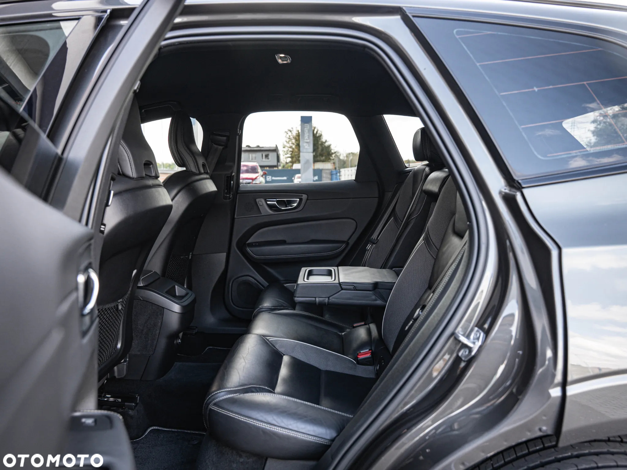 Volvo XC 60 D4 R-Design - 30